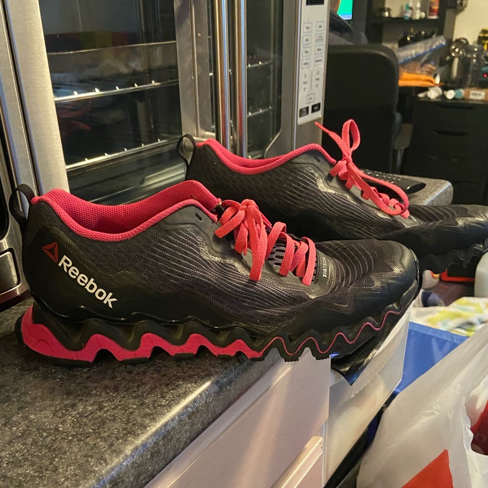Womens Reeboks - Picture 2 of 6